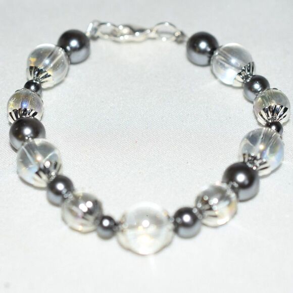 NWOT Dreamy Sparkling Gray/Clear Beaded Silver Tone 5" Party Glam Boho Bracelet - Picture 2 of 3